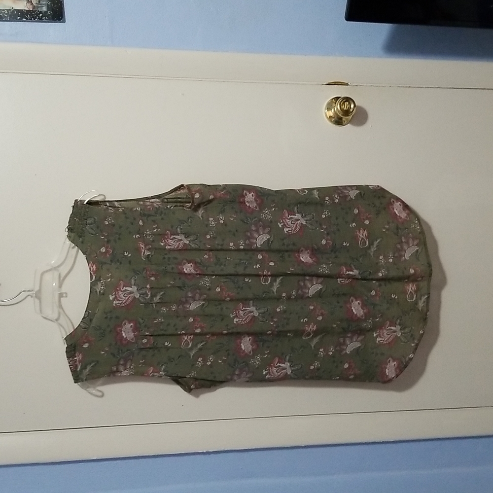 St. John's Bay Sage Green And Floral Sleeveless XL Blouse - Picture 2 of 9